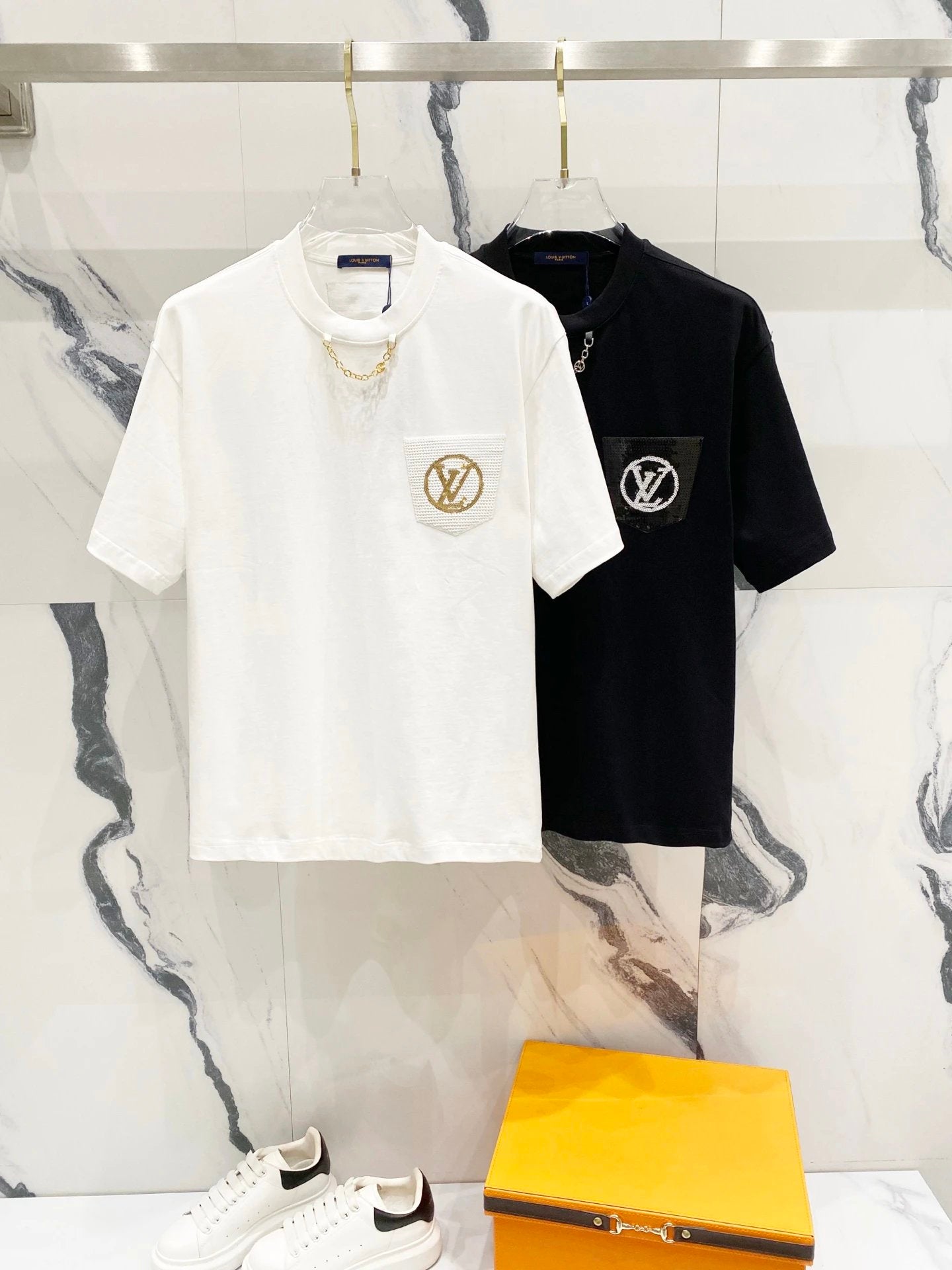 Louis Vuitton LV T-shirt Collar Chain Pocket Sequin Letter logo round Neck Short Sleeve25ss New Pure Cotton Unisex Style T T-shirt OS Loose Fit Base Shirt Top Half Sleeve T-Shirt