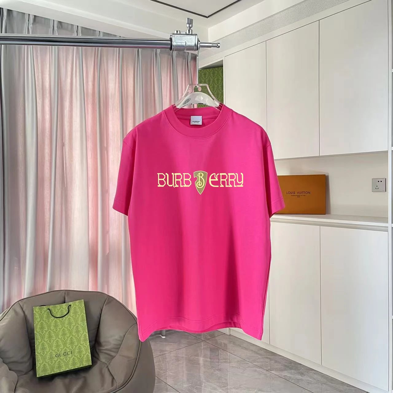 Burberry T-shirt Unique Letter Print on Chest logo round Neck Short Sleeve25ss New pure cotton T Unisex T-Shirt OS Loose Fit Base Shirt Top Half Sleeve T-Shirt