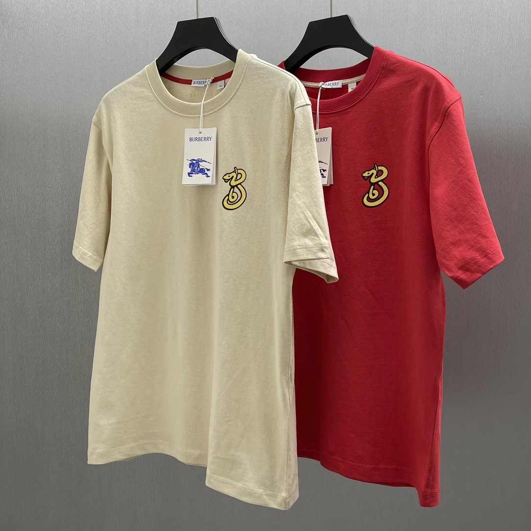 Burberry T-shirt New Year Celebration Snake-Shaped Letters B Patterned Crew Neck Short Sleeve25ss New Pure Cotton Unisex Style T T-shirt OS Loose Fit Base Shirt Short Sleeve Top T-Shirt