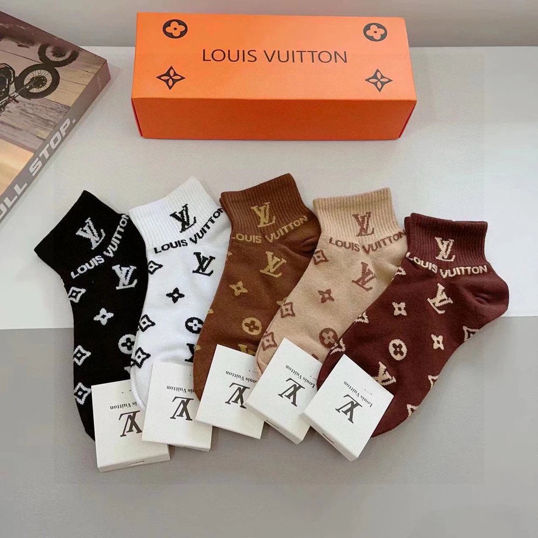 Louis Vuitton LV Sock 【a Box5Double】Classic Letters logo Breathable and Stylish Pure Cotton Mid-Calf Socks25ss New Cotton Socks Spring Summer Autumn Thin Business Sports Casual Versatile Deodorant Sweat-Absorbing