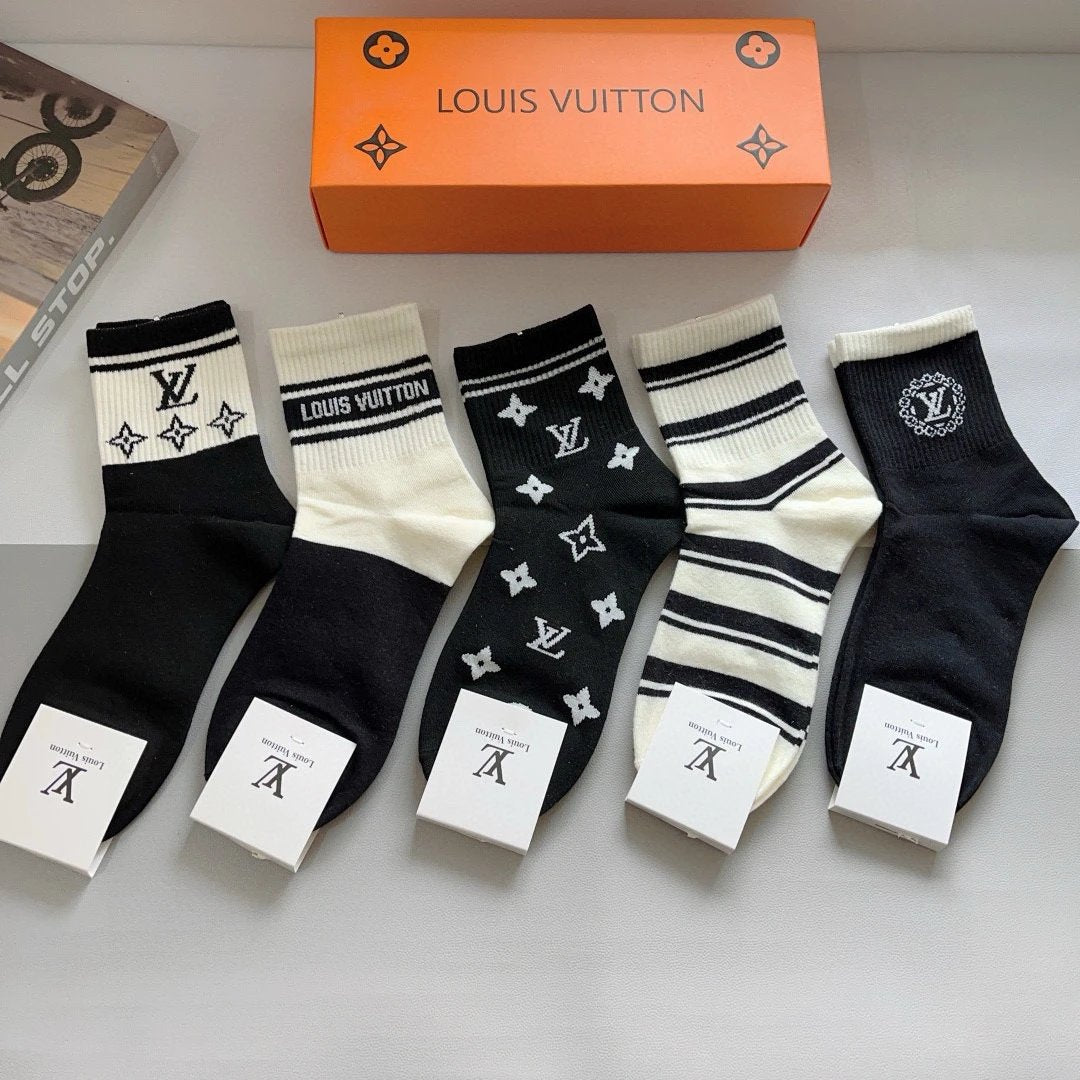 Louis Vuitton LV Sock 【Five Pairs Per Box】Classic Letters logo Breathable and Stylish Pure Cotton Mid-Calf Socks25ss New Cotton Socks Thin Business Sports Casual Spring Summer Autumn Versatile Deodorant Sweat-Absorbing