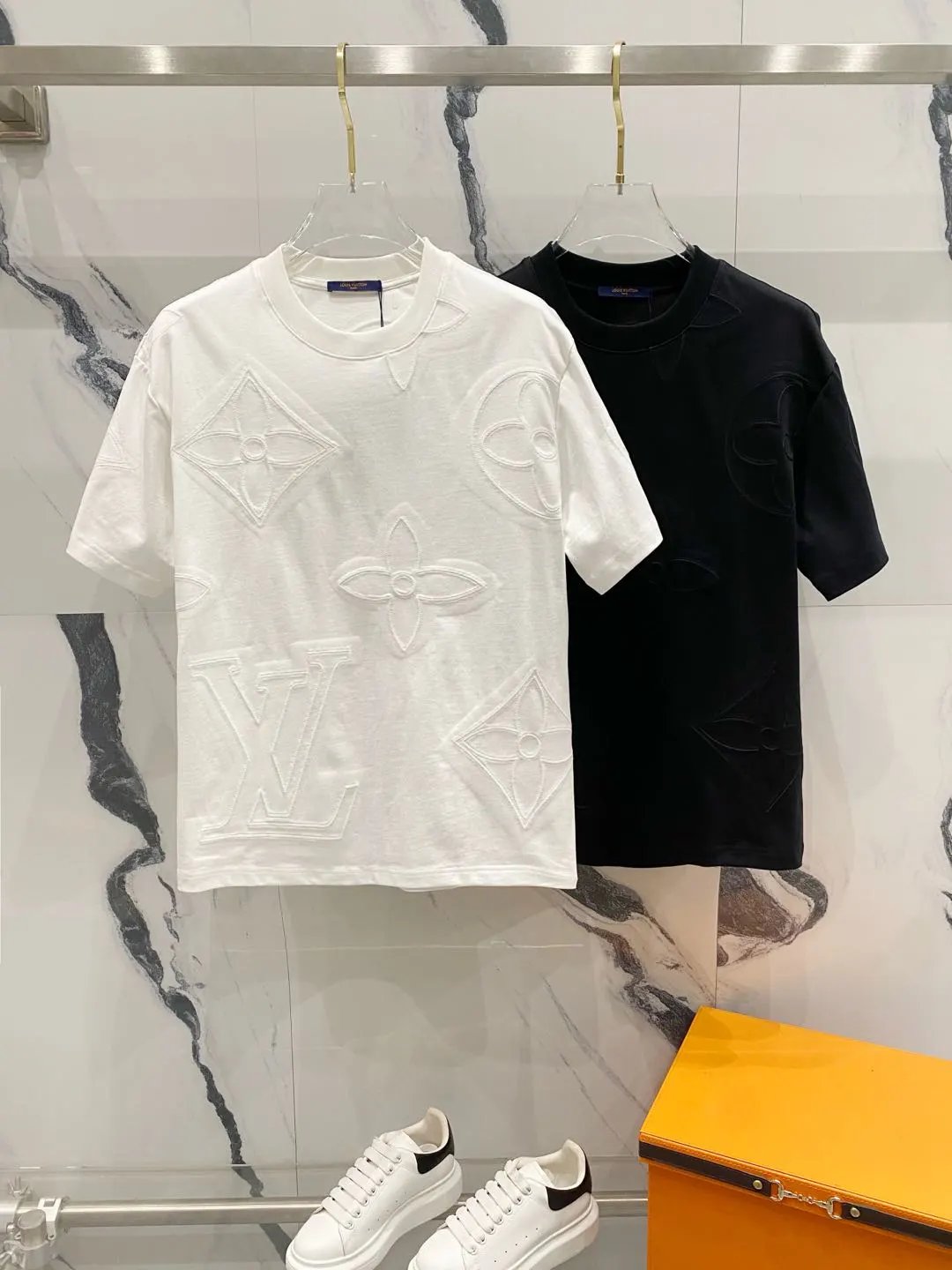 Louis Vuitton LV T-shirt Full-body Brand Letter Embroidery logo round Neck Short Sleeve25ss New Pure Cotton Unisex Style T T-shirt OS Loose Fit Base Shirt Top Half Sleeve T-Shirt