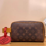 Louis Vuitton LV Wallets/Clutches Top version 【Top with High Version】【LockerDoppKit Toilet Bag】M83112Flower(Silk Screen)Black Color Wash Bag DOPP Toilet Bag/Cosmetic Bag Men's and Women's Bags Handbag Presbyopic M83112Black Flower Wash Bag Large M12641
