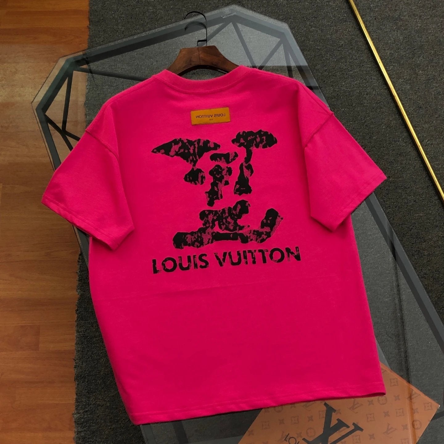 Louis Vuitton LV T-shirt Backside Letter Print logo round Neck Short Sleeve25ss New Pure Cotton Unisex Style T T-shirt OS Loose Fit Base Shirt Top Half Sleeve T-Shirt