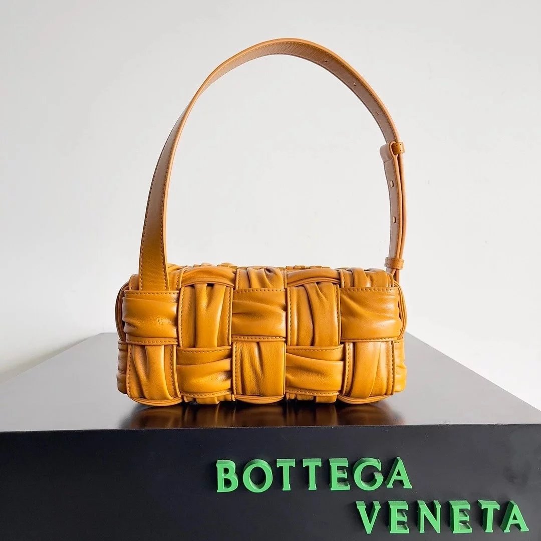 Bottega Veneta Women's Bag Top version Original Genuine Goods Leather Yang Mi Brick Underarm bag2022New Original Surrogate Shopping-Grade Large Plaid Woven Soft Lambskin Shoulder Bag Underarm Bag BRICKCASSETTE Underarm Bag Handbag Women's Bag