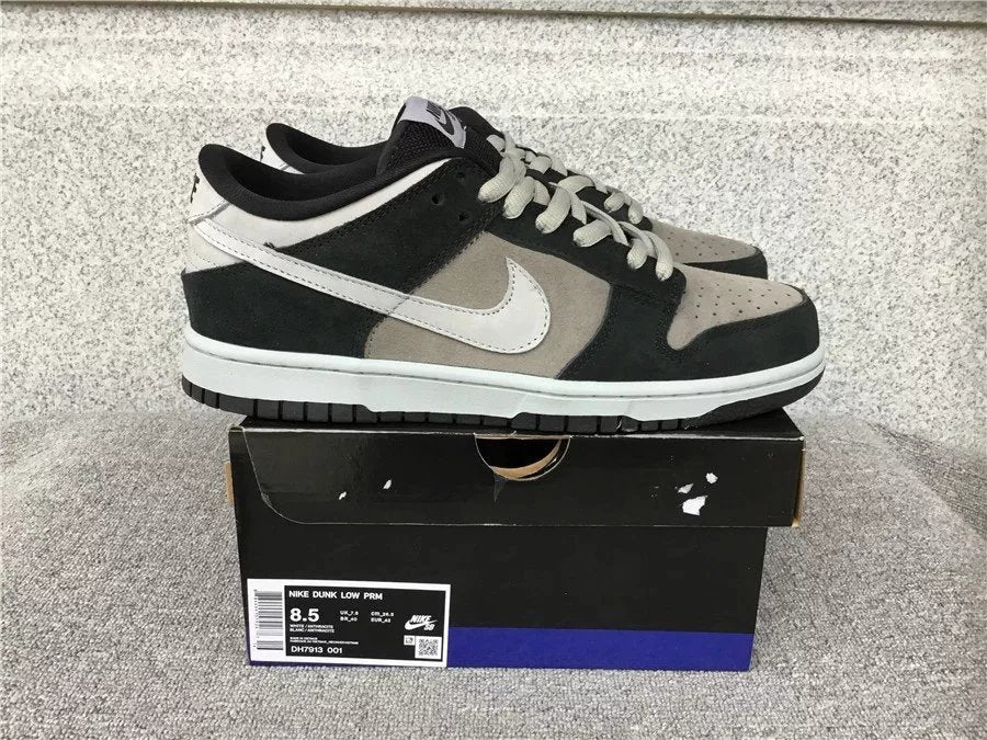 Nike Dunk Low shoes