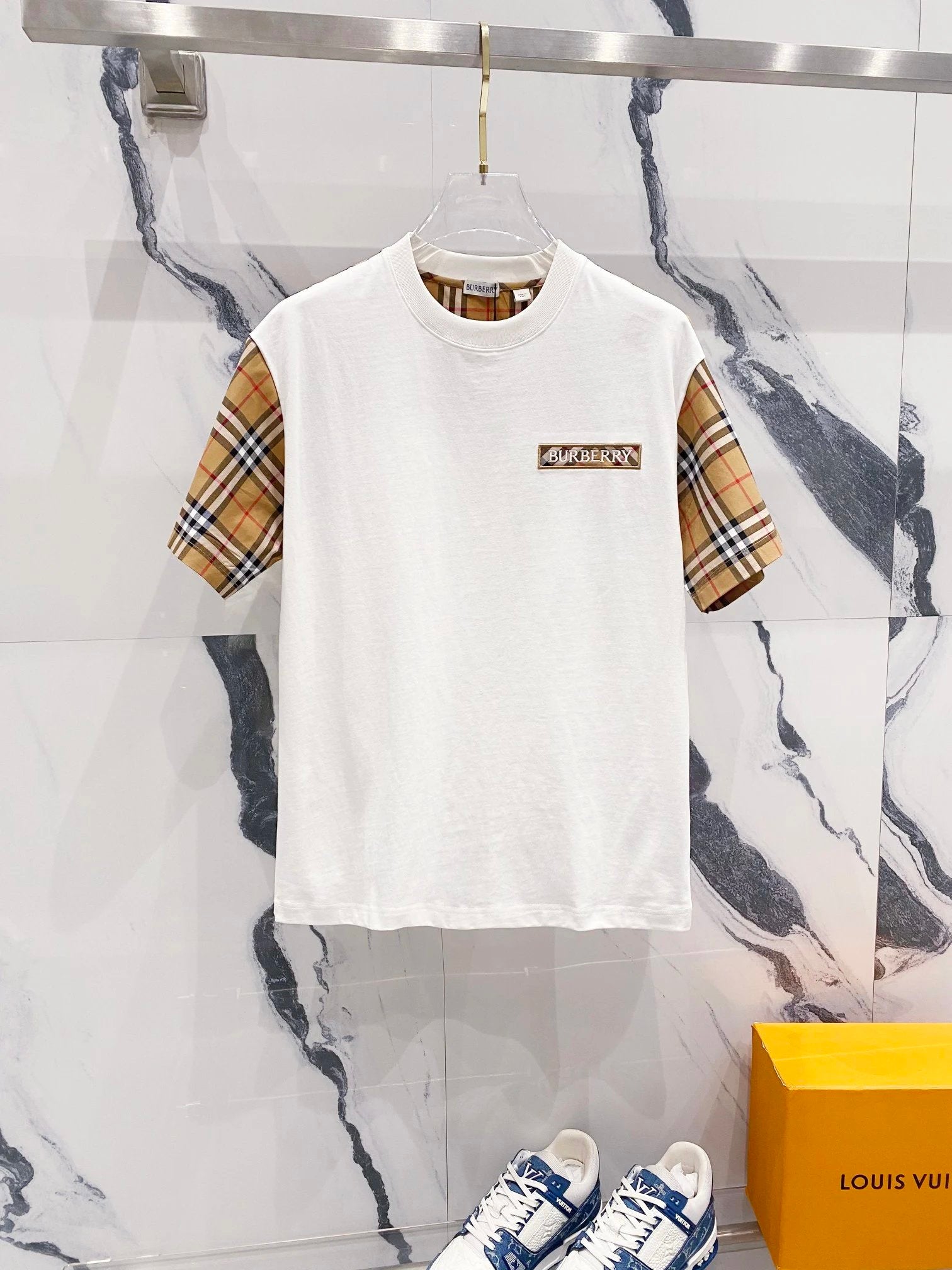 Burberry T-shirt Plaid Patchwork Design with Embroidered Letters LOGO Round Neck Short Sleeve T-Shirt25ss New Pure Cotton Unisex Style T T-shirt OS Loose Fit Base Shirt Short Sleeve Top T-Shirt