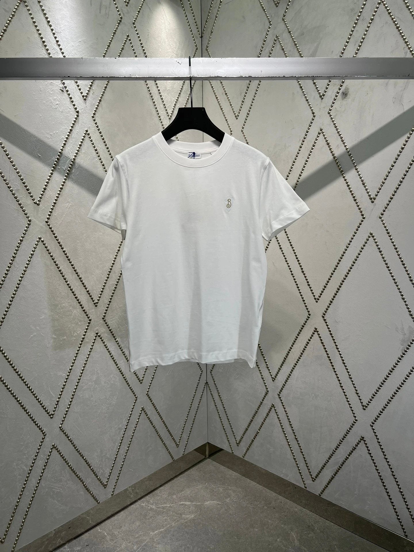 Burberry T-shirt Embellishment B Lettering Shield Embroidery Equestrian Knight Logo Crew Neck Short Sleeve25ss New pure cotton T Unisex T-Shirt OS Loose Fit Base Shirt Top Half Sleeve T-Shirt