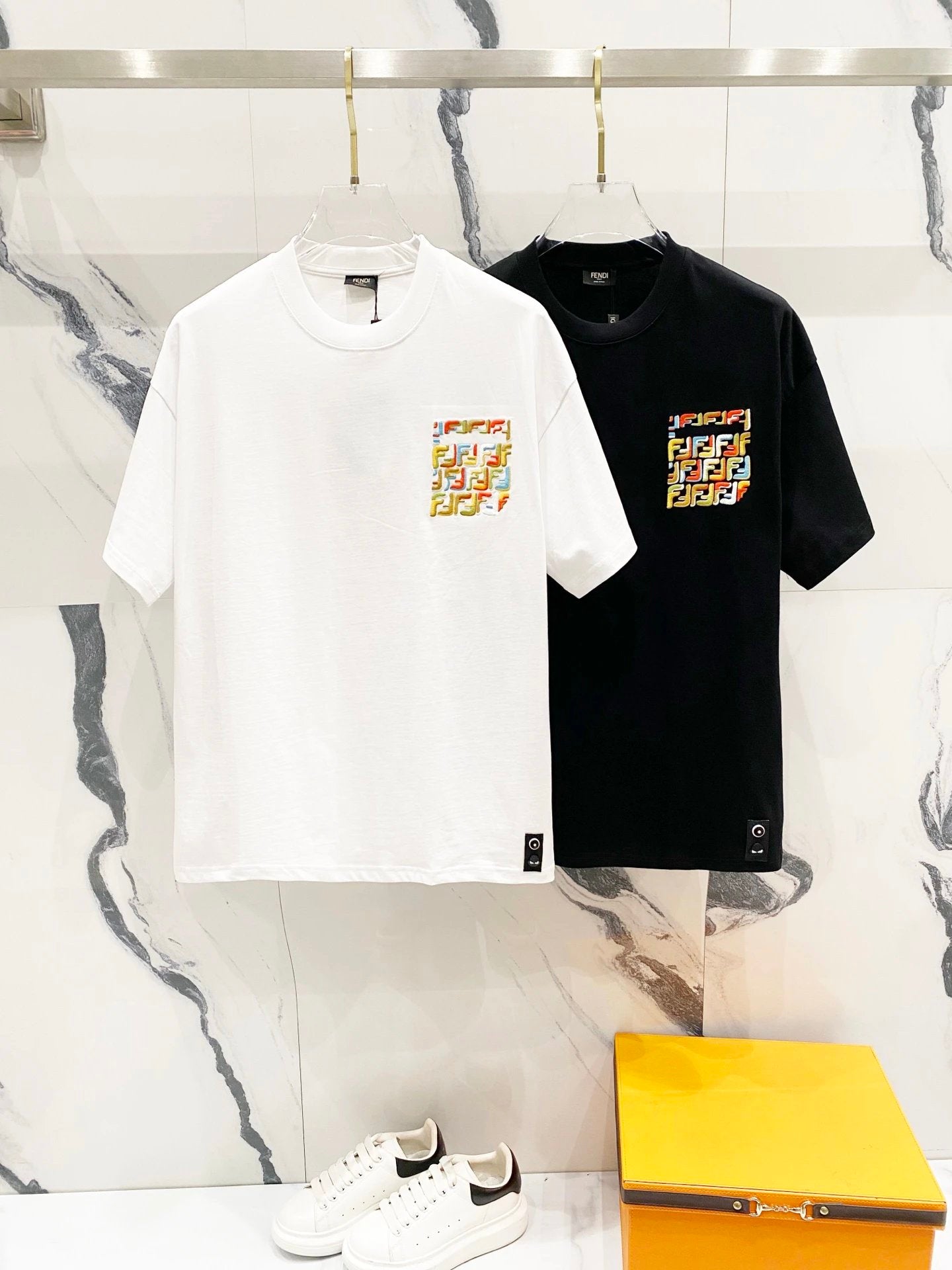 FENDI T-shirt Double-breasted F Colorful Embroidered Fake Pocket logo round Neck Short Sleeve25ss New pure cotton T Unisex T-Shirt OS Drop Shoulder Loose Fit Base Shirt Top T-Shirt Short Sleeve