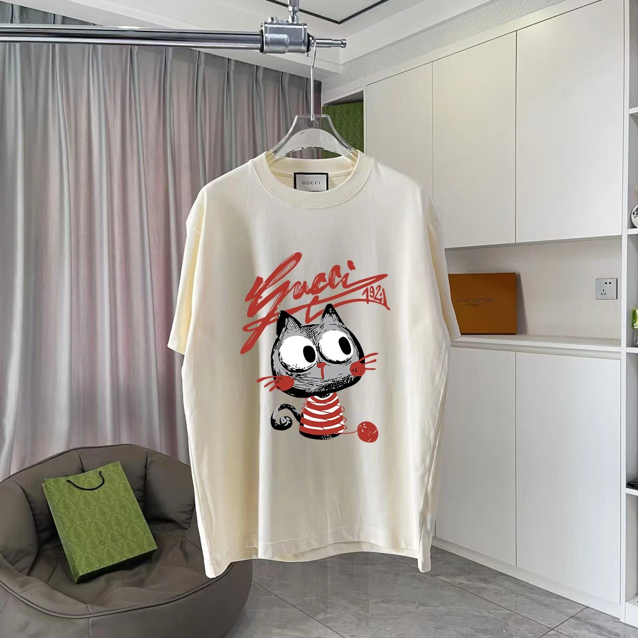 Gucci T-shirt Cute Cat Letter Print on the Chest logo round Neck Short Sleeve25ss New Pure Cotton Unisex Style T T-shirt OS Loose Fit Base Shirt Top Half Sleeve T-Shirt