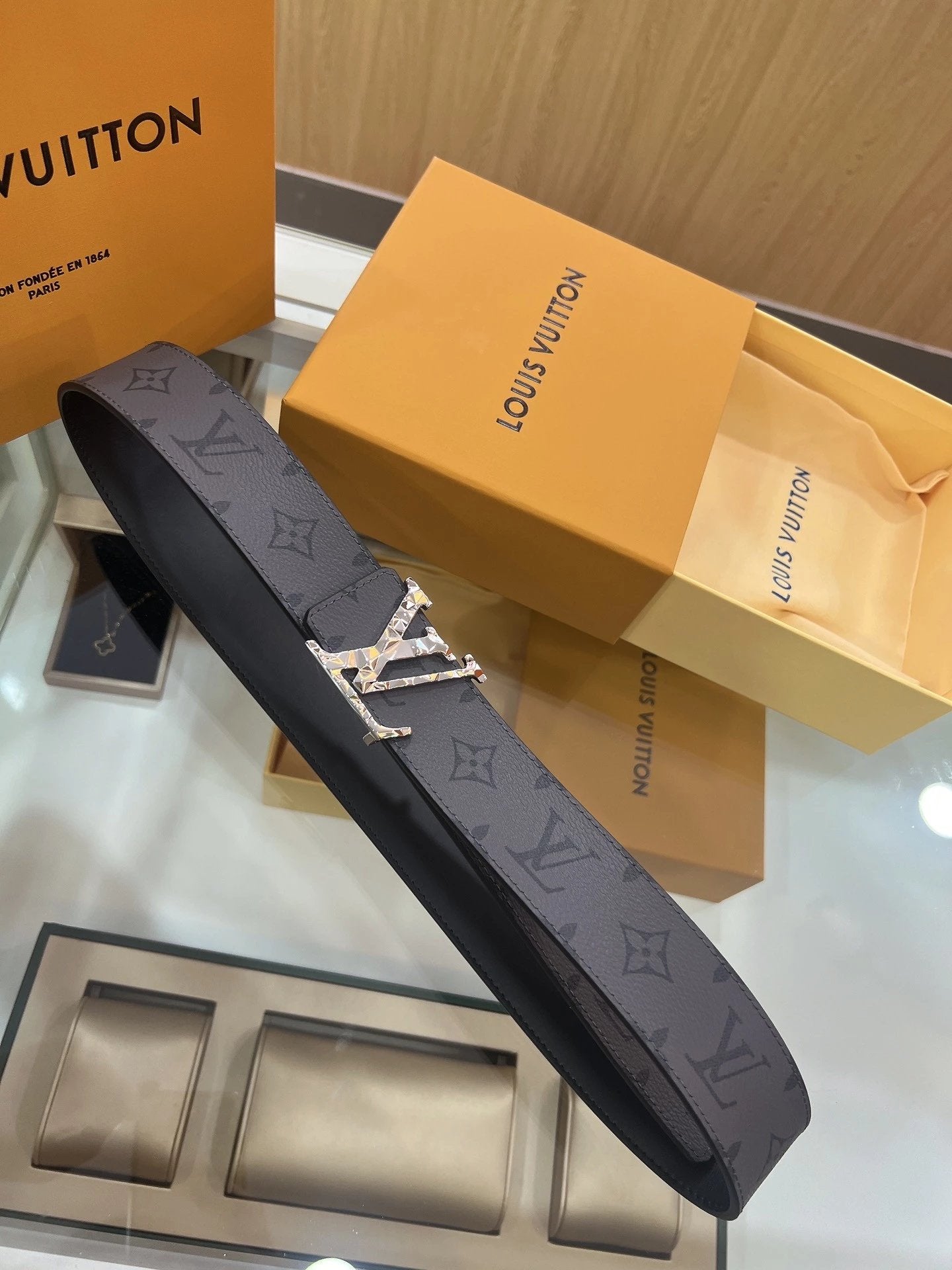 Louis Vuitton LV Belt Top version 【Counter Quality】The Most New Belt4.0cm Men's Belt Metal Buckle Men's Leather Belt with Classic Presbyopic Checkered Belt with Genuine Goods Packaging No Problem in and out of the Counter Versatile Casual Fashion Formal W