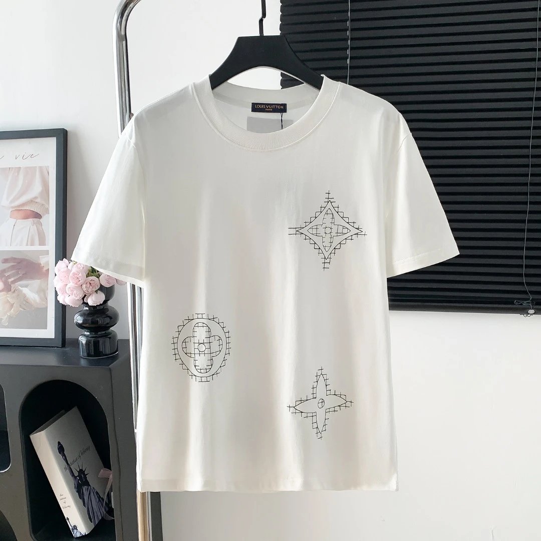 Louis Vuitton LV T-shirt Four-leaf Clover Embroidery on the Chest logo round Neck Short Sleeve25ss New Pure Cotton Unisex Style T T-shirt OS Loose Fit Base Shirt Top Half Sleeve T-Shirt