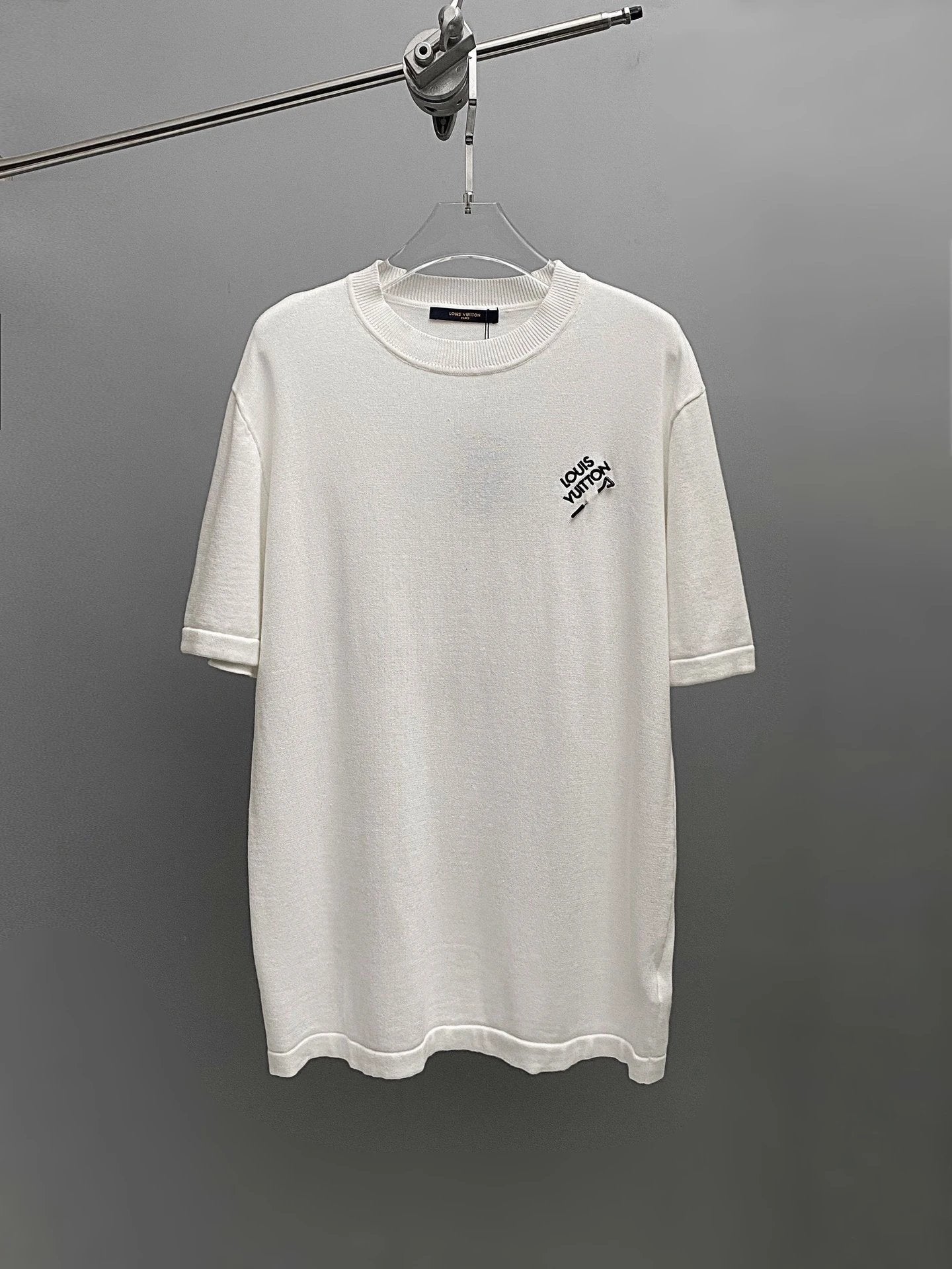 Louis Vuitton LV T-shirt Brooch Embroidery logo Knitted Sweater Crew Neck Short Sleeve25ss New Product T Unisex T-Shirt OS Loose Fit Base Shirt Top Half Sleeve T-Shirt