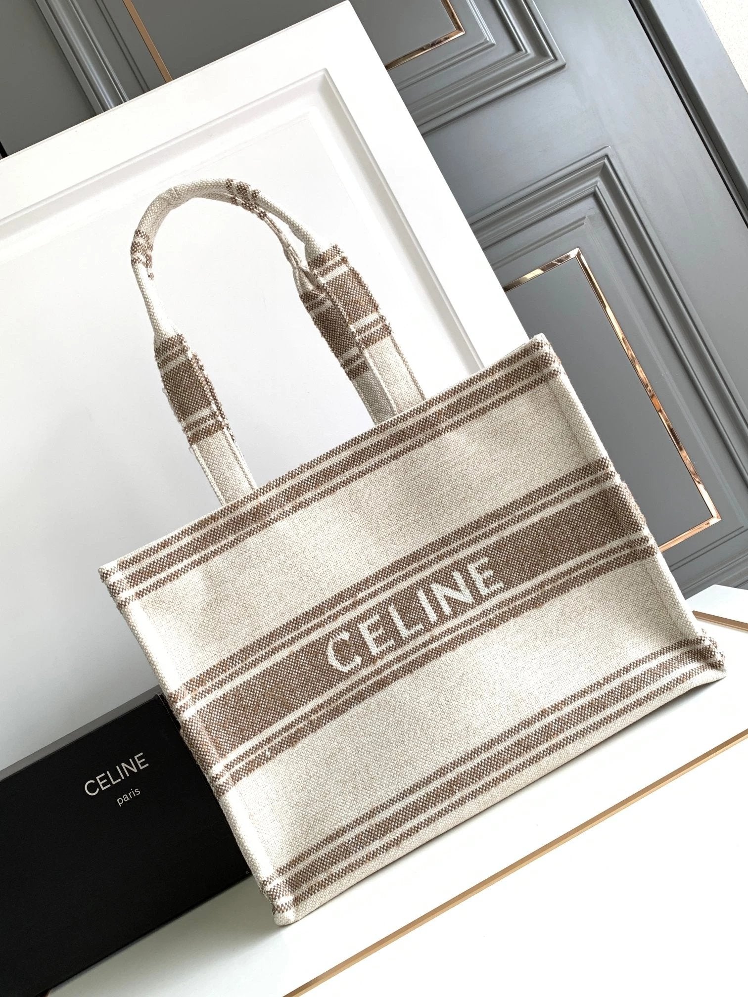 Celine women's bag Top version 【Super Original Leather】New Product cabas Summer Canvas Fabric Beach Bag Towel Series Tote Bag Denim Denim Small Size Tote Bag Large Shopping Bag Mummy Bag Brown Embossed Arc De Triomphe logo New tote Bag199162196762