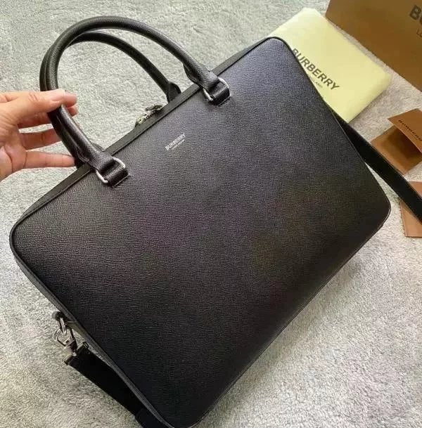 Burberry backpack Top version 【Level Surrogate Shopping】Original Leather Men's Bag Grain Pattern Cowhide Leather Briefcase Can Create Portable Shape Or Use Detachable Strap for Easy Shoulder and Shoulder Messenger Laptop Bag