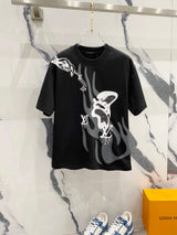 Louis Vuitton LV T-shirt Creative Finger Flame Letters LOGO Printed Logo Crew Neck Short Sleeve Pure Cotton Unisex T T-shirt OS Loose Fit T-Shirt Casual Simple Base Shirt