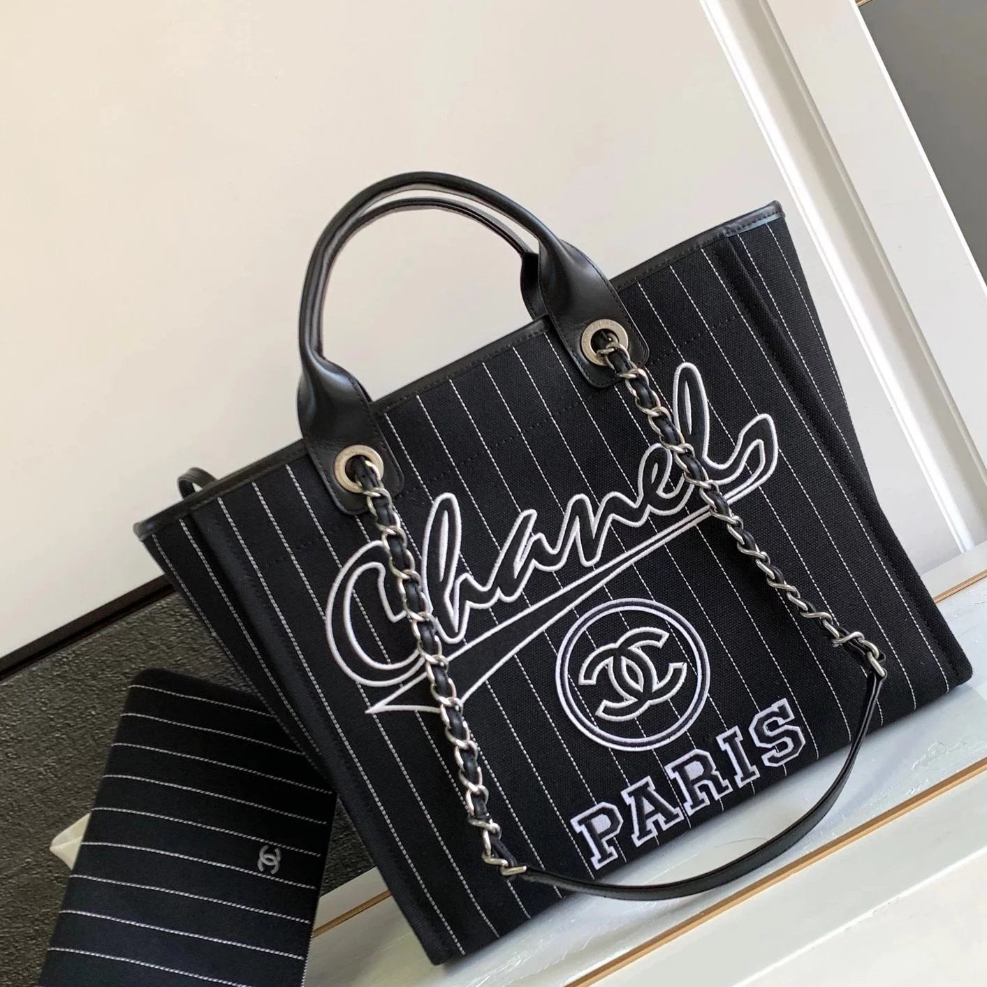 Chanel Women's Bag Top version 【Super Original Factory】Ohanel Home23P Shopping Bag Beach Bag Vertical Stripes23P Hot Sale of Elements Naini Goose Beach Bag Mummy Bag Shopping Bag Tote Bag Women's Bag Tote Shoulder Bag Handbag New Beach Bag Large38cm Mediu