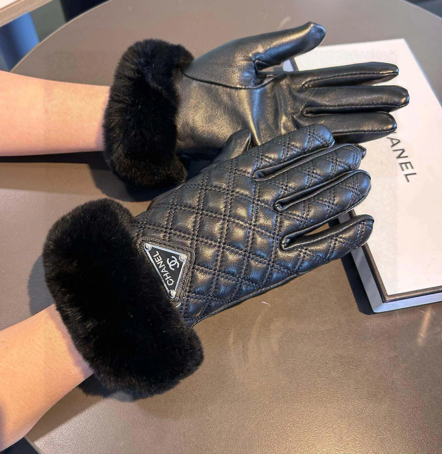 Chanel Gloves Casual Fashion Leather Gloves2024Autumn and Winter Lazy Rabbit Fur Sheepskin Gloves