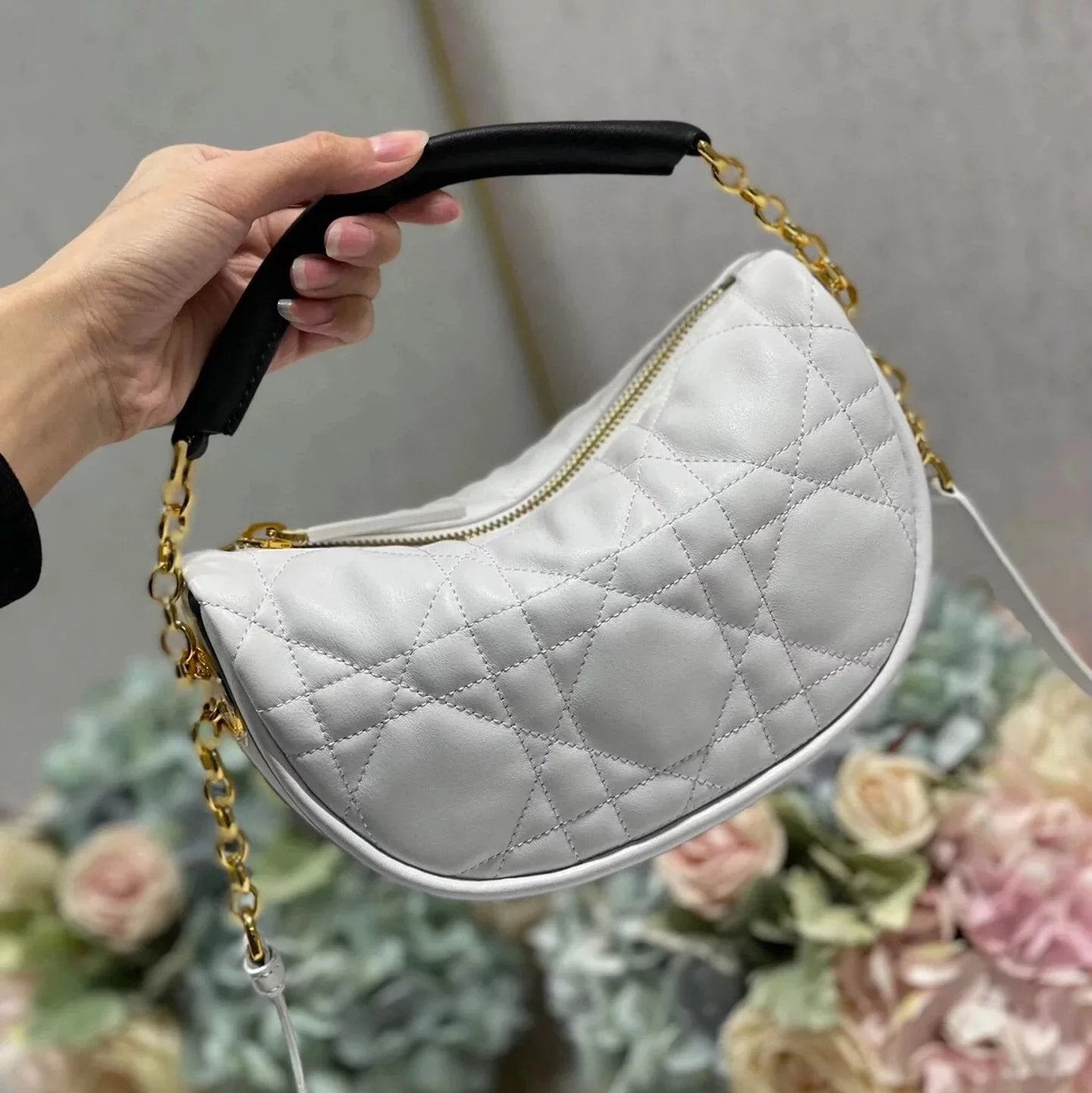 Dior Women's Bag Top version Popular VIBE2022Early Spring Modern Model Style Underarm Bag Shoulder Bag Messenger Bag Handbag Women's Bag