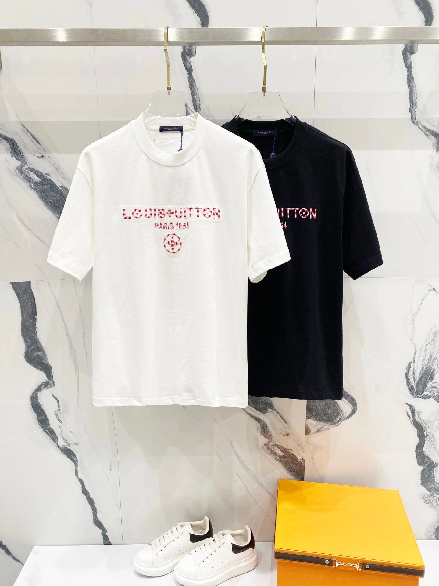 Louis Vuitton LV T-shirt 3D Chest Lettering and1854Logo Embroidery logo round Neck Short Sleeve25ss New pure cotton T Unisex T-Shirt OS Drop Shoulder Loose Fit Base Shirt Top T-Shirt Short Sleeve
