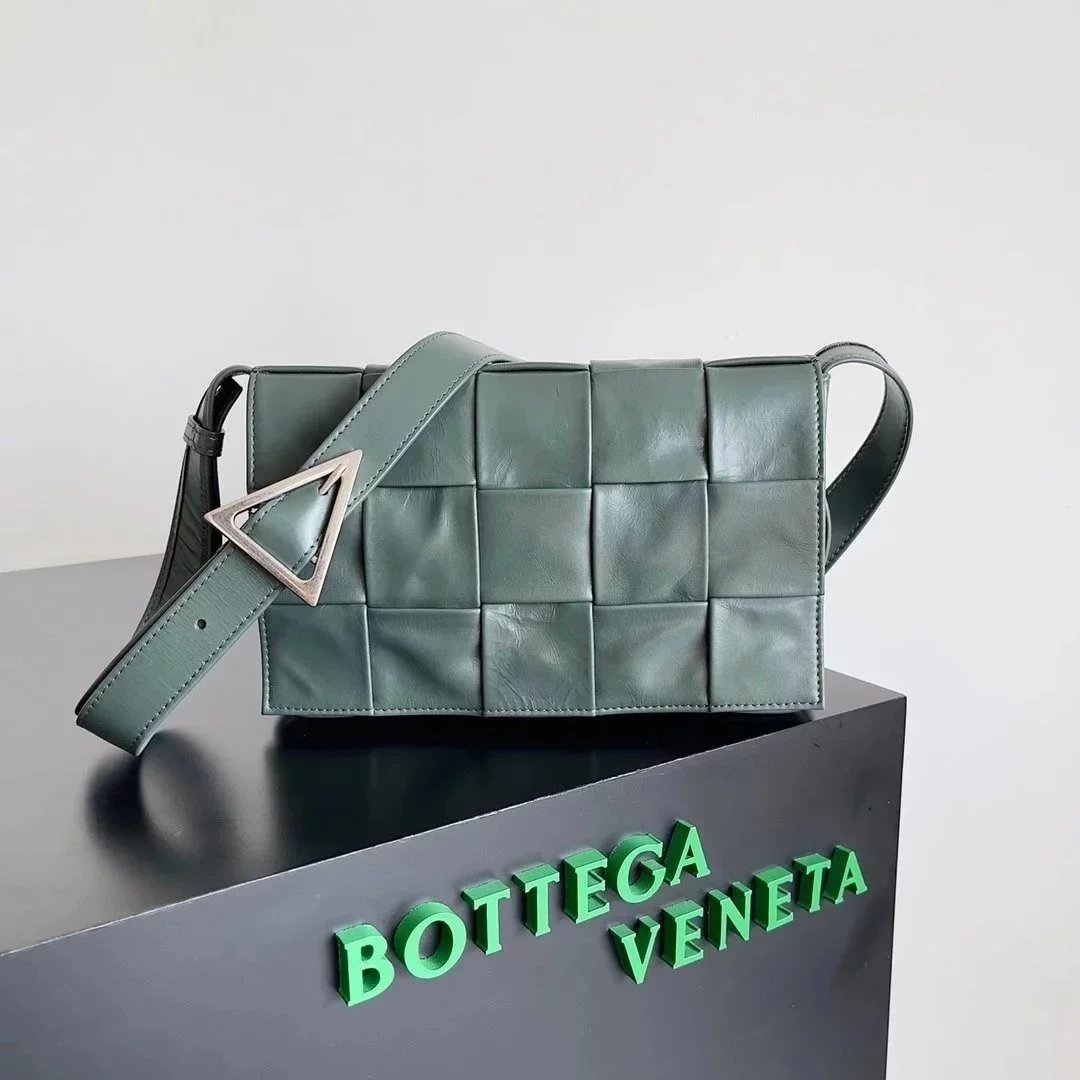 Bottega Veneta Women's Bag Top version 【Original Leather】Counter Quality Oil Wax Leather Cassette15Plaid Woven Square Bag Shoulder Strap Triangle Buckle Woven Bag Crossbody Bag Shoulder Bag Crossbody Bag for Men and Women Same Style Men's and Women's Bags