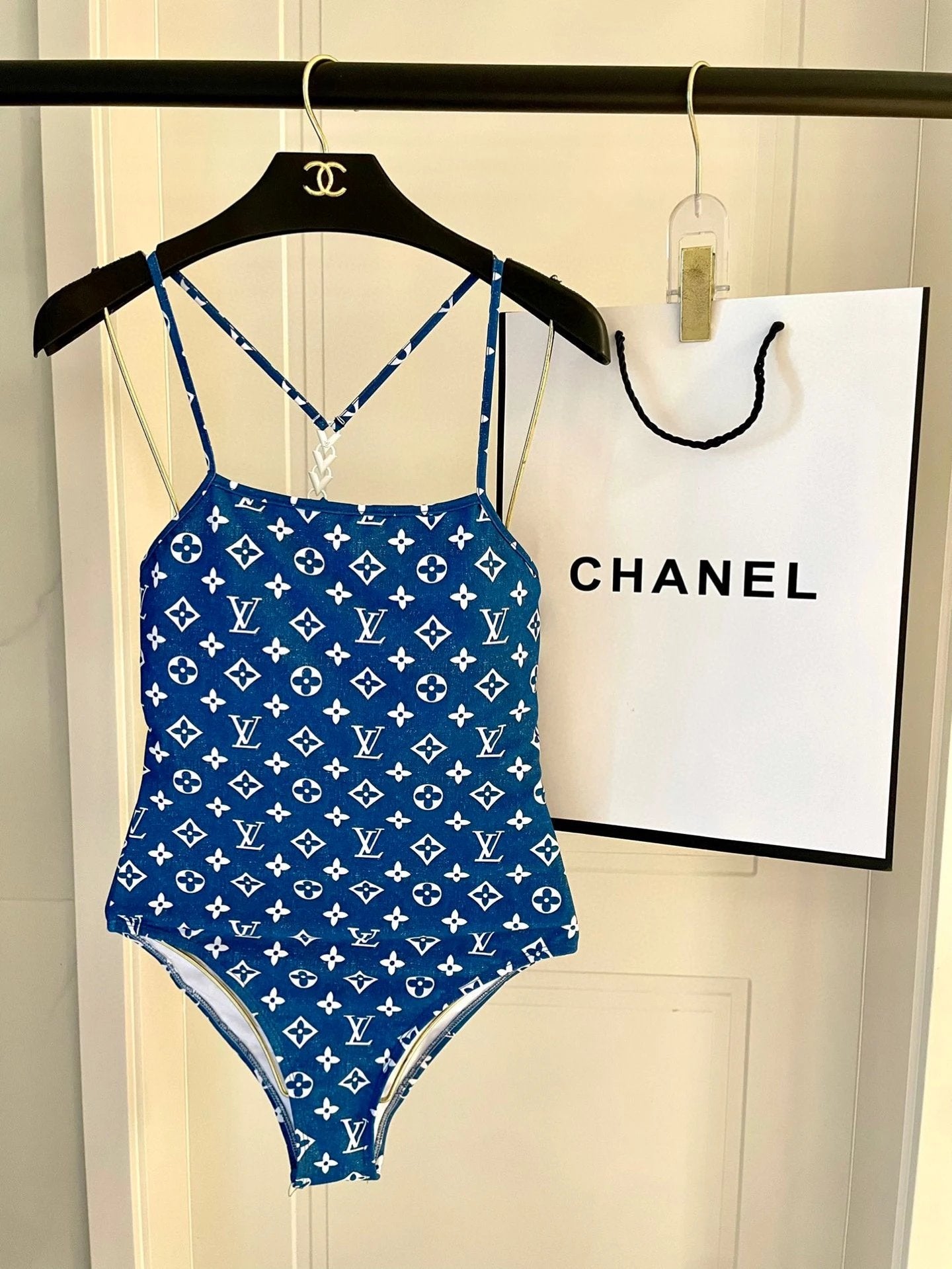 Louis Vuitton LV Swimsuit Full Body Letter Jacquard Bikini One-Piece Swimsuit Sexy Small Chest Gathered Beach Pool Vacation Hot Spring Backless White Women's Swimwear