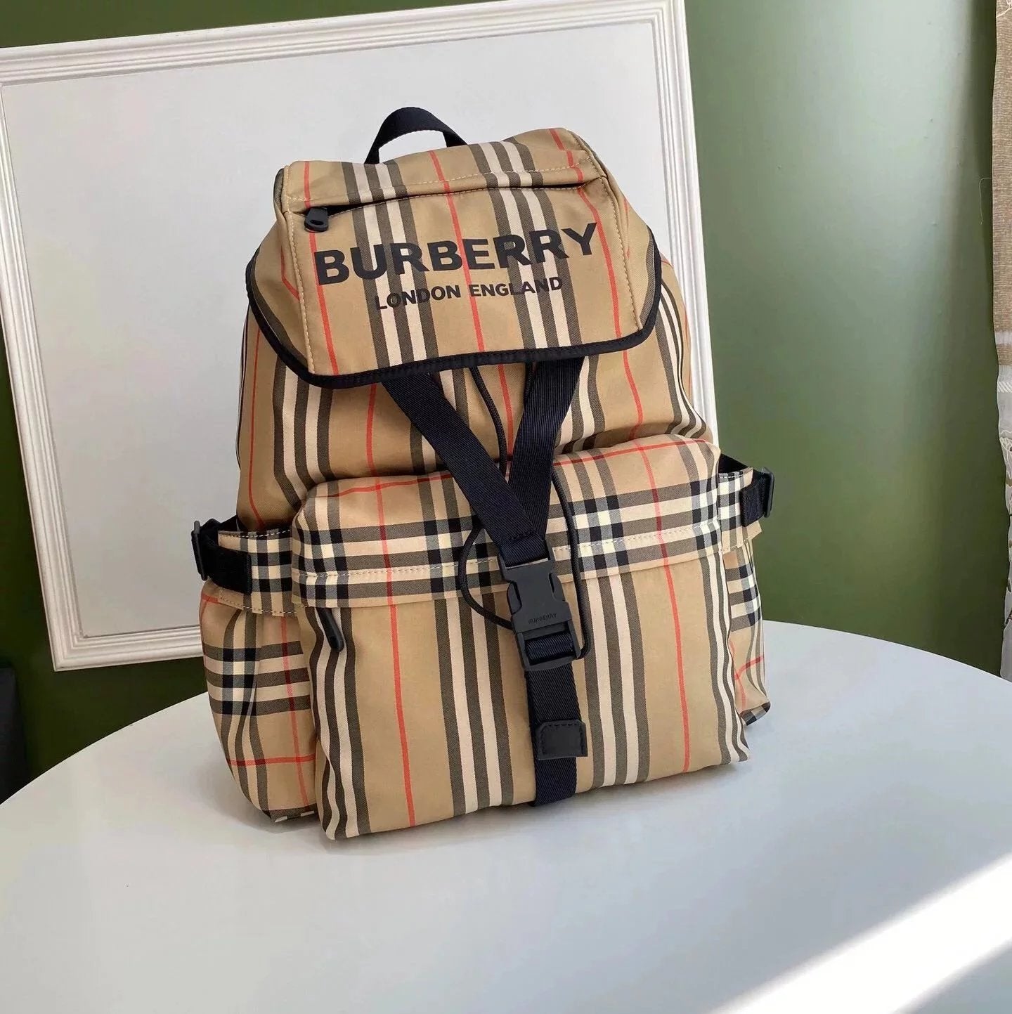 Burberry backpack Top version School Bag Men Women Unisex Backpack Backpack New Hiking Backpack Kingdom」Decoration Nevis Leisure All-Match Fashion Business Travel Bag