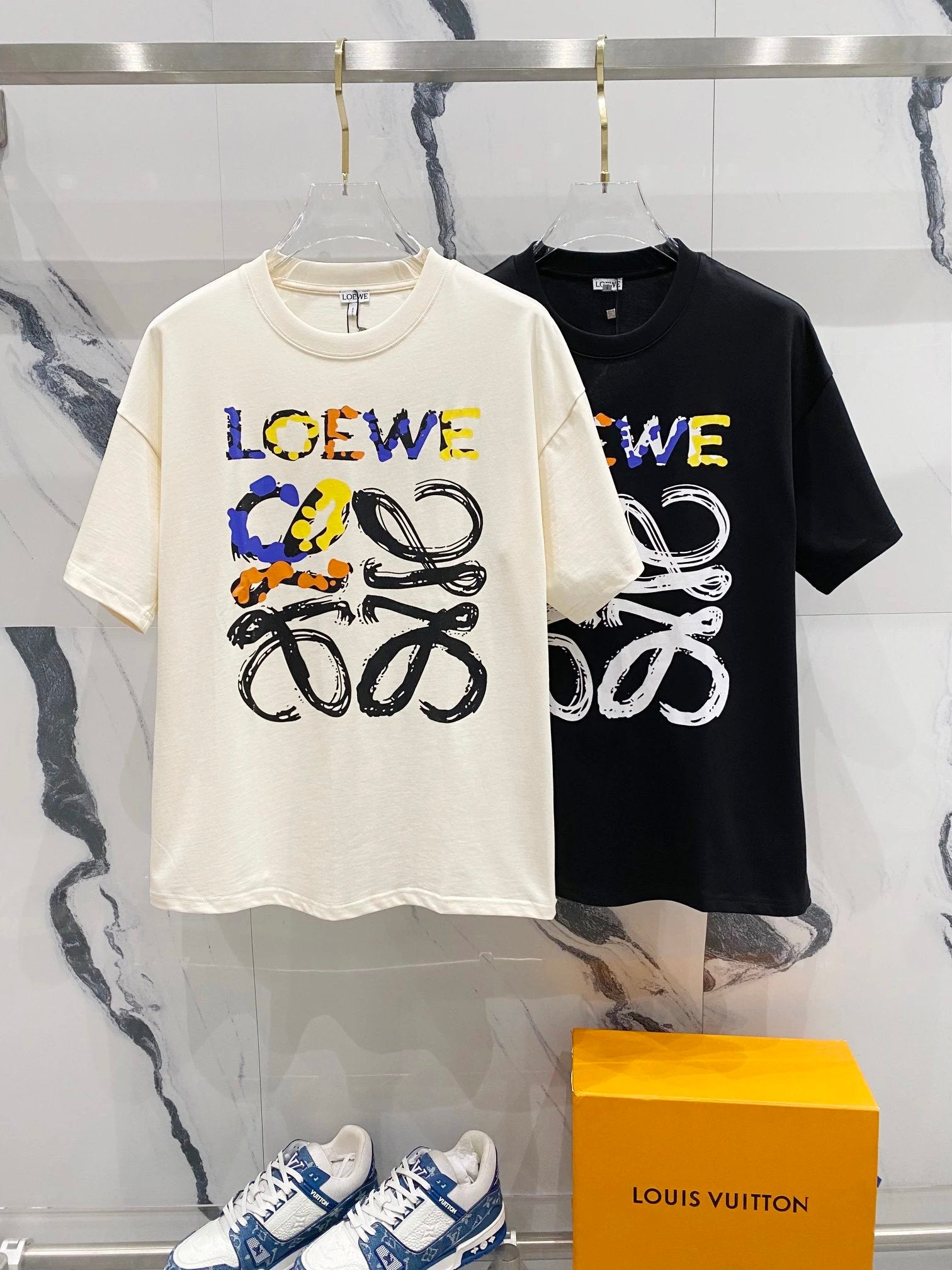 LOEWE T-shirt Graffiti Painted Letters LOGO Printed Crew Neck Short Sleeve Pure Cotton T Unisex T-Shirt OS Loose Fit Base Shirt Summer Casual Simple T-Shirt