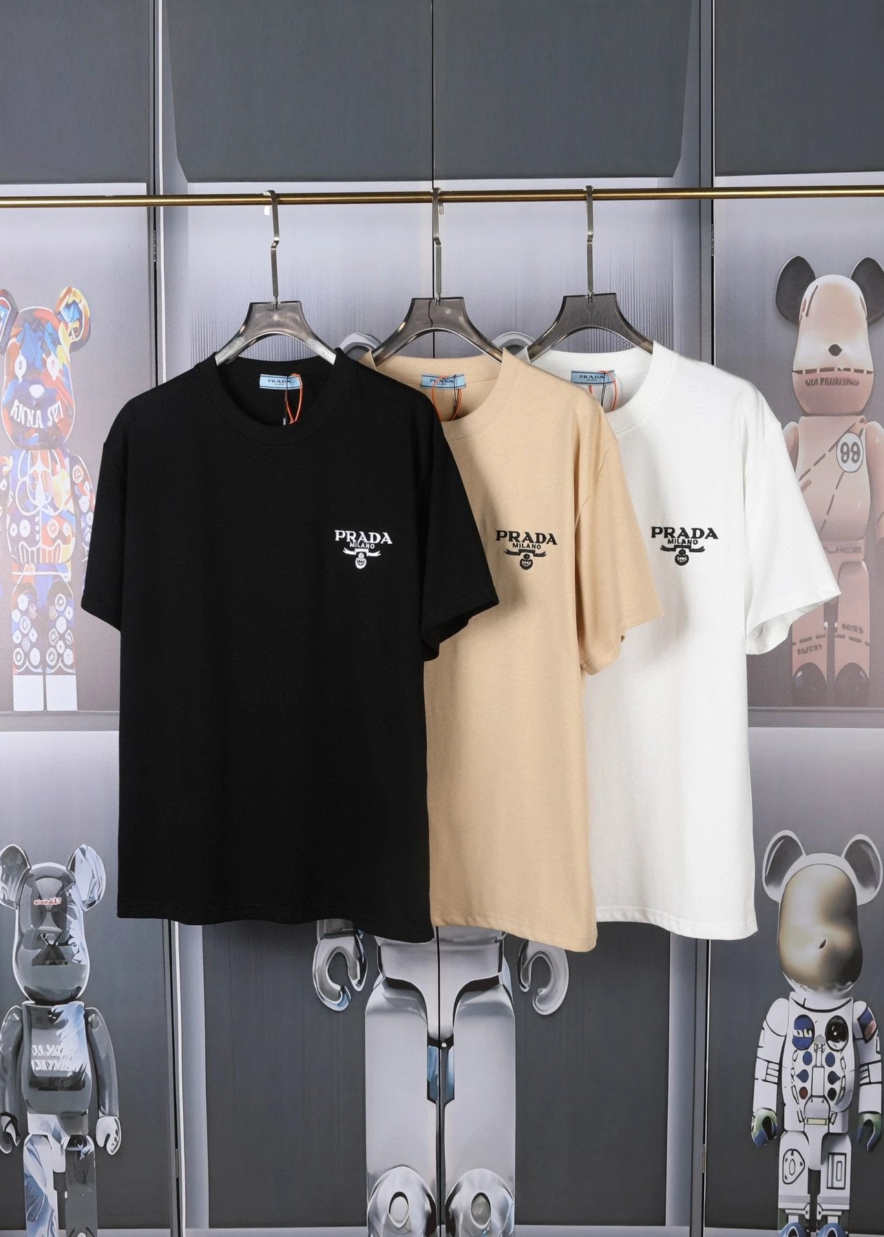 PRADA T-shirt English on the Chest logo round Neck Short Sleeve25ss New Pure Cotton Unisex Style T T-shirt OS Loose Design Bottoming Shirt Half Sleeve Top p Home T-shirt