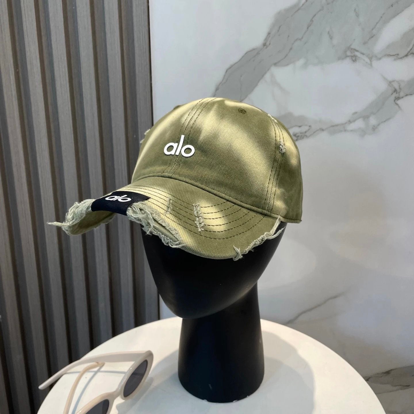 Alo Yoga Hat Classic Letters logo Baseball Cap Sunshade Sun Protection Duckbill Cap Unisex Couple Style Large Head Circumference Slimming Face Curved Brim Versatile Sports Hat