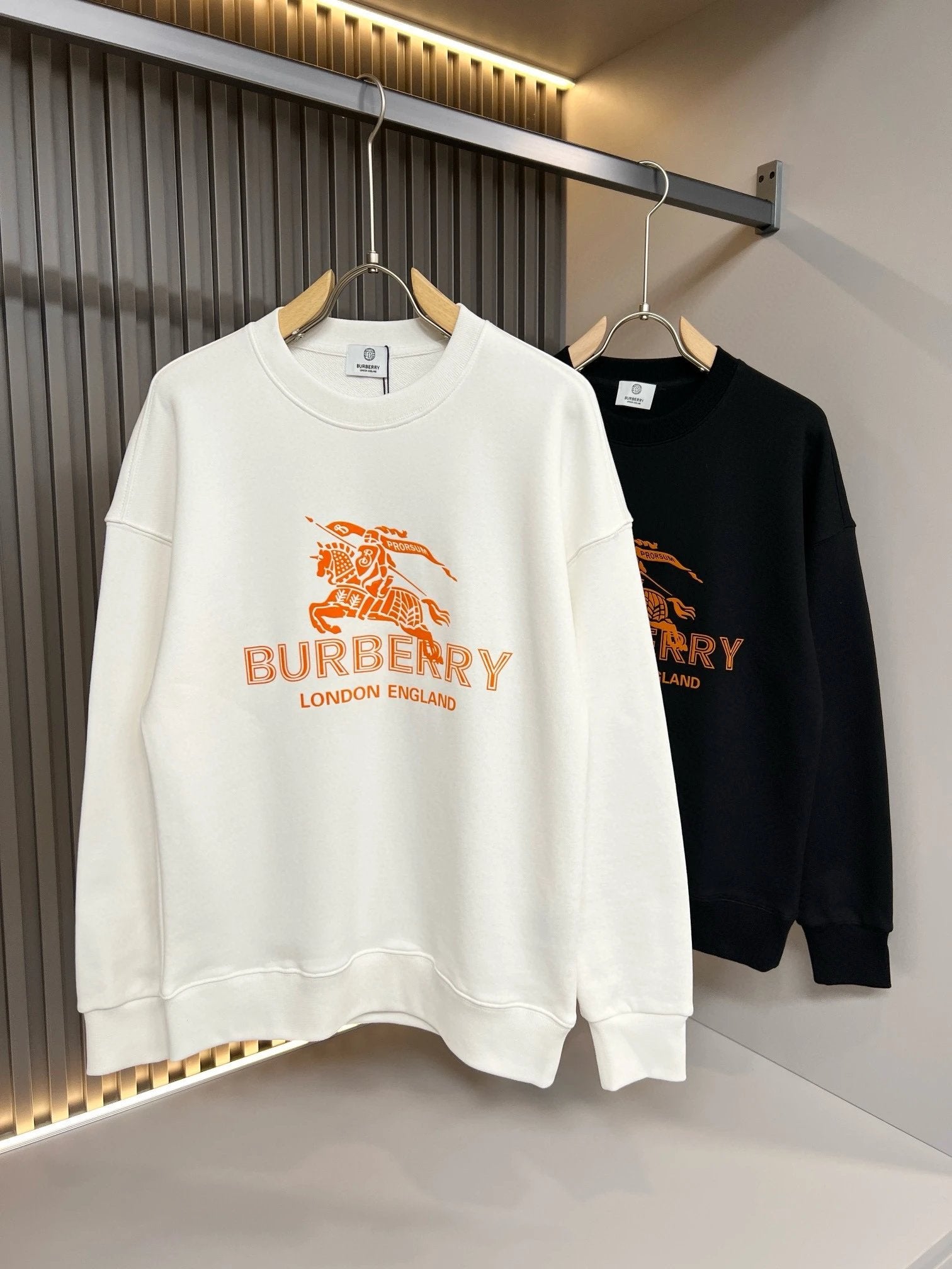 Burberry Hoodie Classic Logo Printed Crewneck Sweatshirt Casual Loose Fit Pure Cotton Pullover Sportswear os Versatile Inner Layer Top Unisex24ss Autumn and Winter New Products