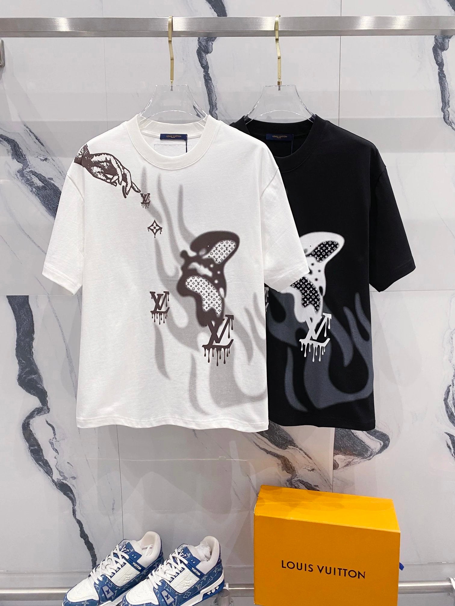 Louis Vuitton LV T-shirt Creative Finger Flame Letters LOGO Printed Logo Crew Neck Short Sleeve Pure Cotton Unisex T T-shirt OS Loose Fit T-Shirt Casual Simple Base Shirt