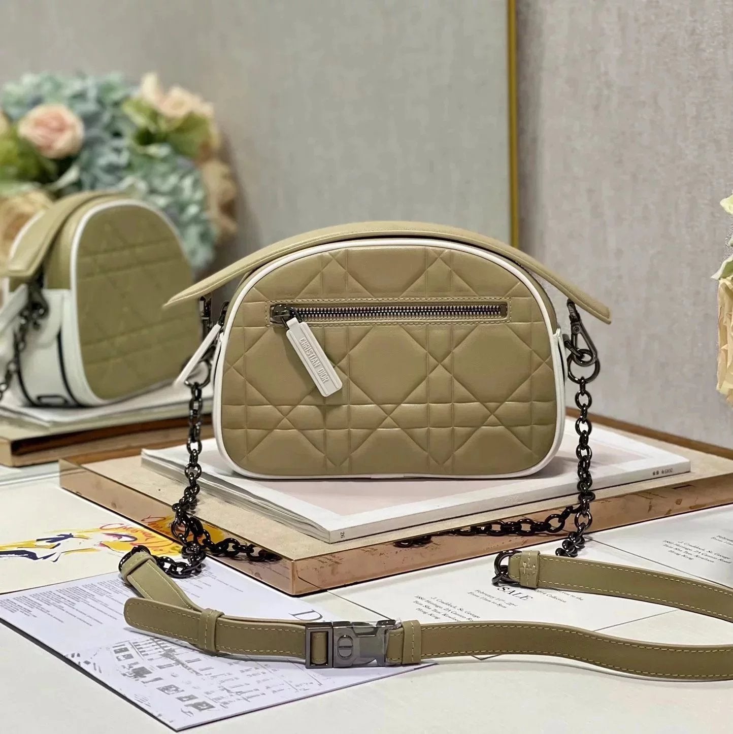 Dior Women's Bag Top version 【Original Leather Quality】New Bun-Shaped Bag2022Spring and Summer New Cosmetic Bag Camera Bag Box Bag Mobile Phone Bag Portable Shoulder Messenger Bag for Women