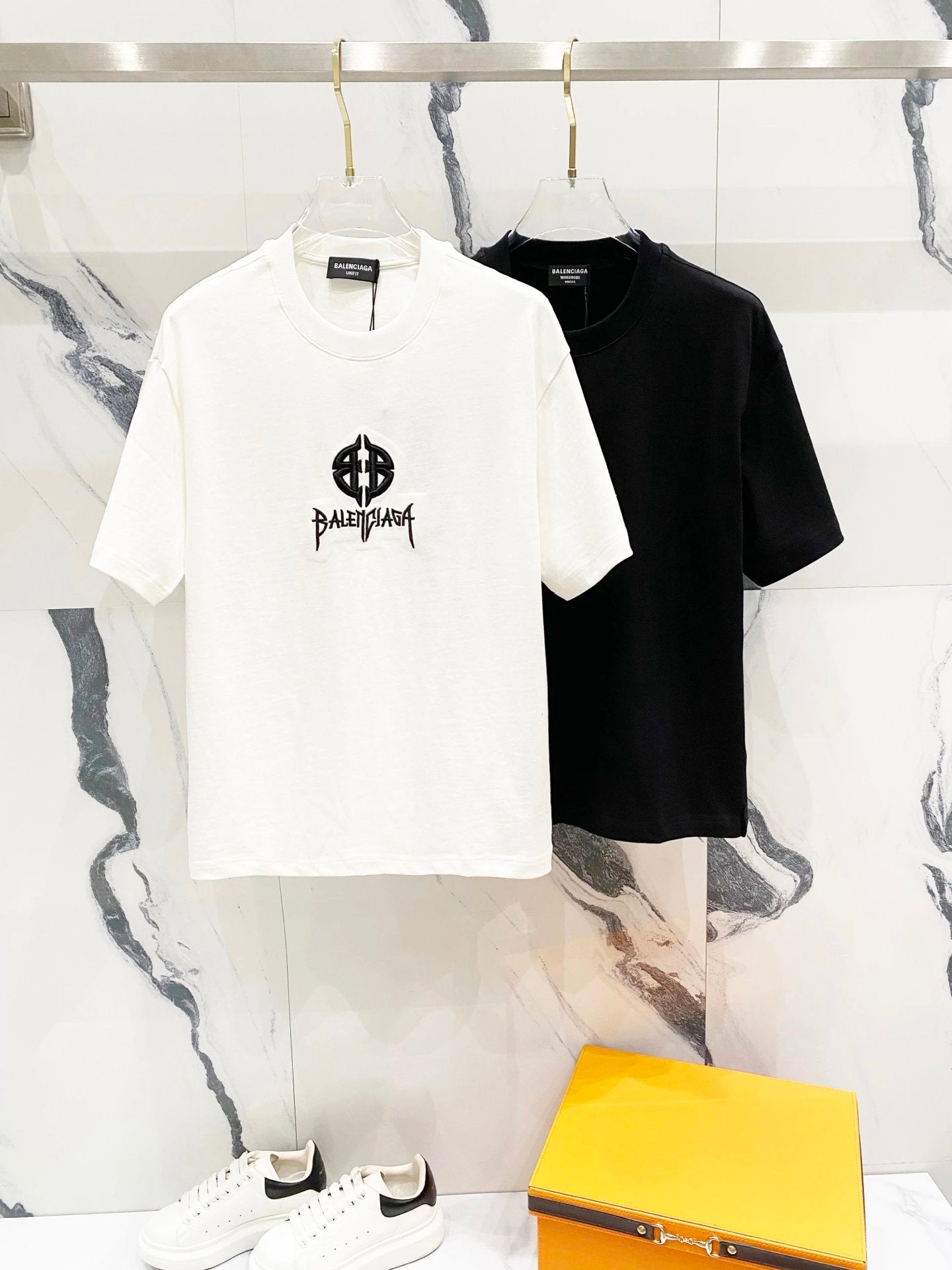 Balenciaga T-shirt Classic Retro Rock on the Chest BB Letter Embroidery logo round Neck Short Sleeve25ss New Pure Cotton Unisex Style T Casual T-Shirt Base Layer Shirt OS Loose Fit Half Sleeve Top Plus Size