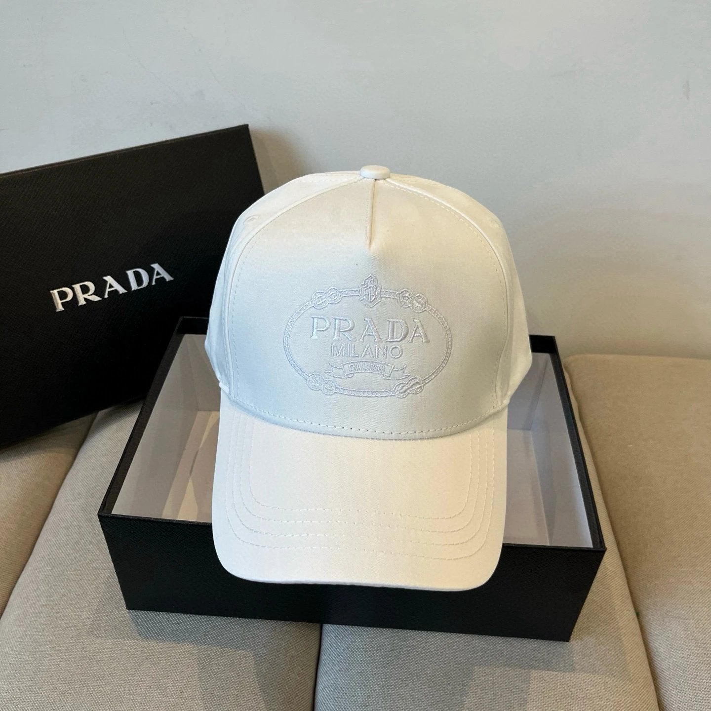 PRADA Hat Letter Embroidery logo Baseball Cap Sun Protection Visor Cap Large Head Circumference Versatile Sports Hat Slimming Face Curved Brim Unisex Couple Style