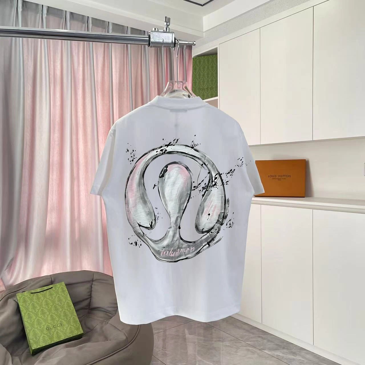 lululemon T-shirt Back Personality Hand-drawn Pattern Print logo round Neck Short Sleeve25ss New Pure Cotton Unisex Style T T-shirt OS Loose Fit Base Shirt Top Half Sleeve T-Shirt