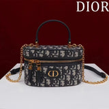 Dior Women's Bag Top version 24The New Rouge Pink Small Cosmetic Bag Hand-Carrying Crossbody Is Already the Standard of This Series. the Inner Configuration Is Small Mirror Small Cosmetic Bag Hand-Carrying Cosmetic Bag Box Bag Handle Box Bag Women's Bag