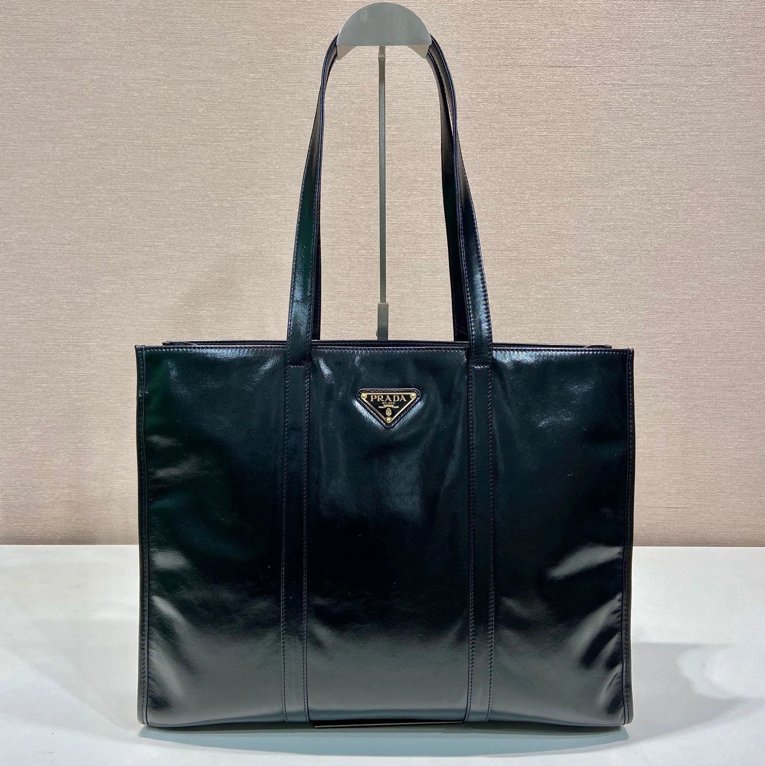 PRADA Bag Top version Latest Enamel Metal Triangle Mark Logo Tote Bag tote Bag Shopping Bag Handbag Oil Wax Leather Extra Large Messenger Bag Shoulder Bag Handbag Hand Bag Underarm Bag Women's Bag1BG460