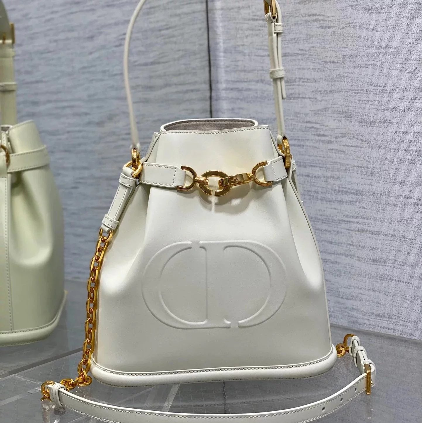 Dior Women's Bag Top version 【Original Factory】Latest Bucket Bag Brick Cabinet Latest C&#39;est Series Handbag New Cest Water Bucket Bag Handbag Shoulder Underarm Bag Classic Retro Patterns Small Bucket Bag Bucket Bag Tote Bag Handmade Straw Bag Woven Bag