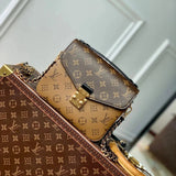 Louis Vuitton LV Backpack Top version 【MB Tax-Free Version】Dynamic Code Chip Version All-Steel Hardware2024New Women's Bag Color Matching Presbyopic Chain Bag Lock Backpack POCHETTEMÉTIS Messenger Bag Multi-Functional Preppy Style Backpack Shoulder Messen