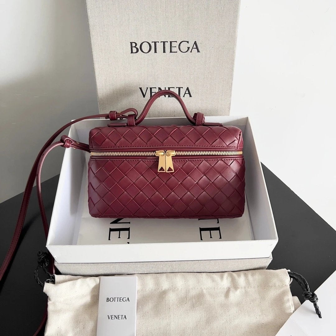 Bottega Veneta Women's Bag Top version 【Version Surrogate Shopping Original Highest Version】BottegaVeneta24Spring and Summer Woven Zipper Messenger Bag New Woven Bag Box Bag Lunch Box Bag Cowhide Woven Bag Cosmetic Bag New Women's Bag Cosmetic Case Portab