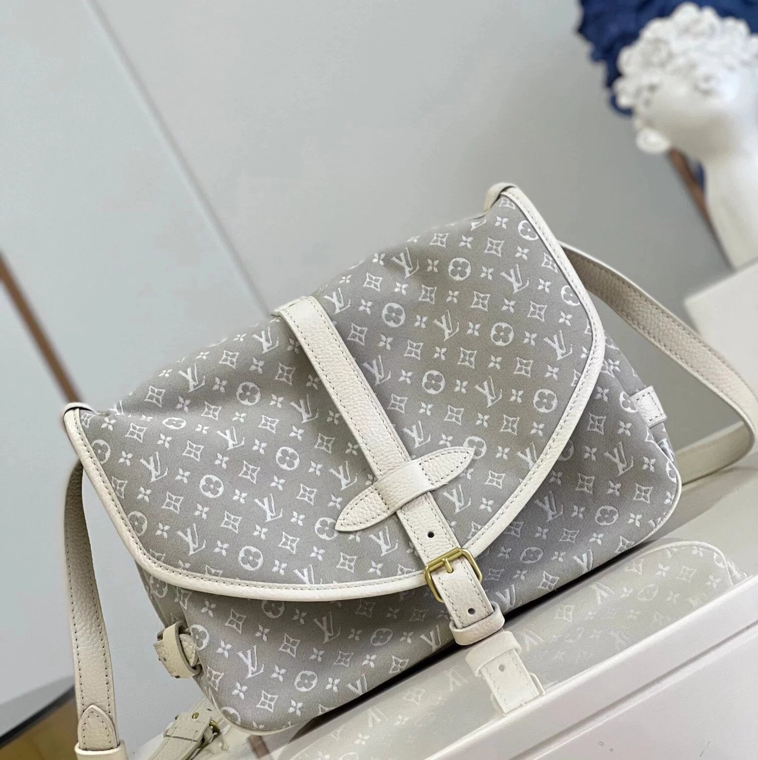 Louis Vuitton LV Women's Bag Top version 【Exclusive Real Shot】M63753White M40666Blue M95227Black Gemini Bag SAUMUR Medium Handbag Messenger Bag Men's and Women's Bags