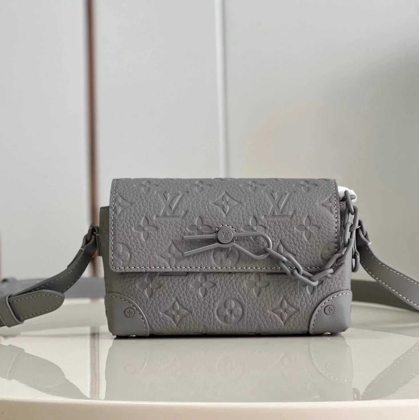 Louis Vuitton LV Men's Bag Top version 【Original Order】Spot Goods M81783Black Flower81746Embossed New Steamer Series Postman Men's and Women's Bags Single Shoulder Crossbody Chain Bag Magnetic Suction Flap Bag Adjustable Shoulder Strap New Color Blue