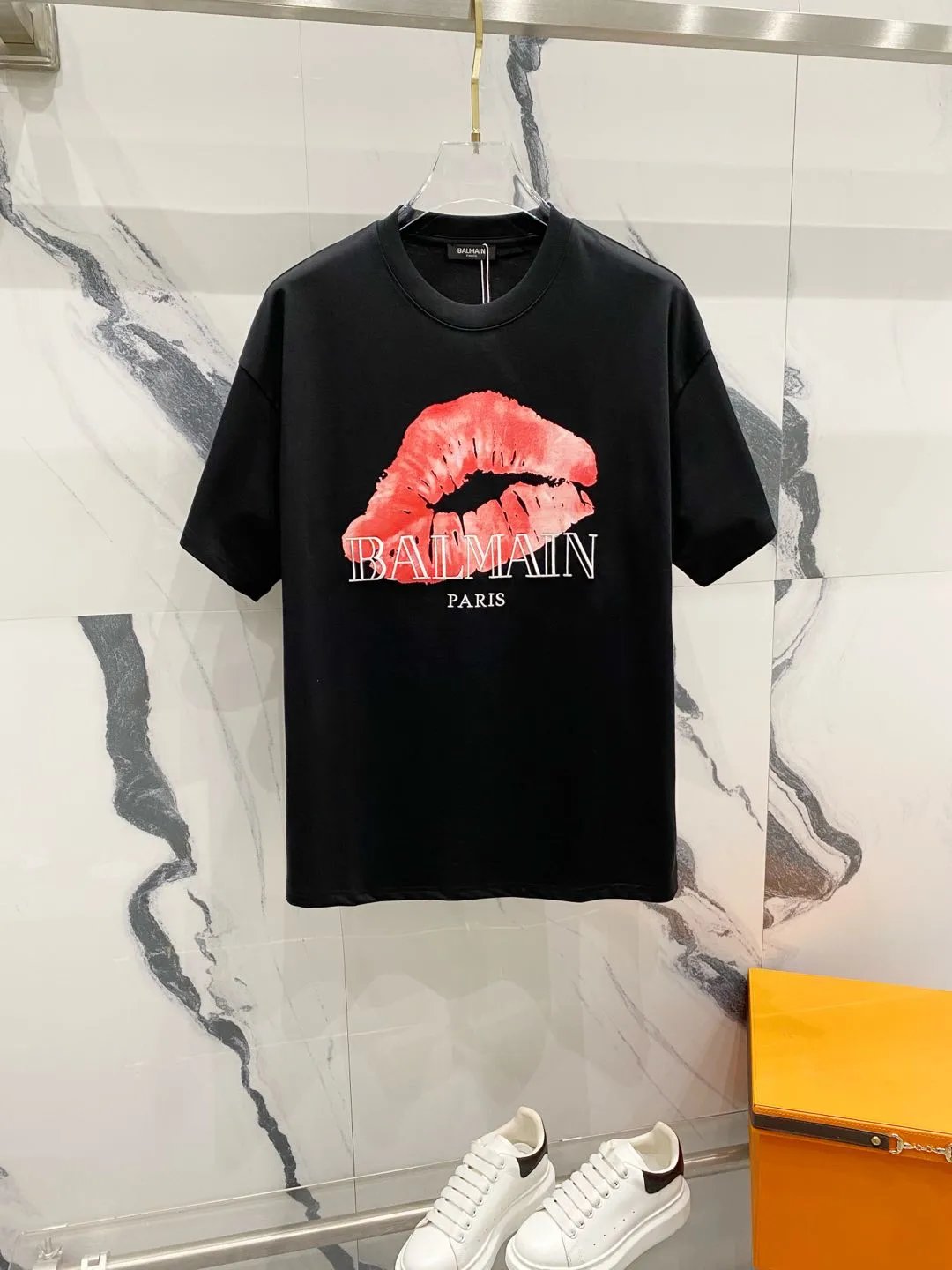 Balmain T-shirt Brand Logo LOGO Bright Red Lip Print Round Neck Short Sleeve25ss New Pure Cotton Unisex Style T T-shirt OS Loose Fit Base Shirt G Home Top Half Sleeve T-Shirt