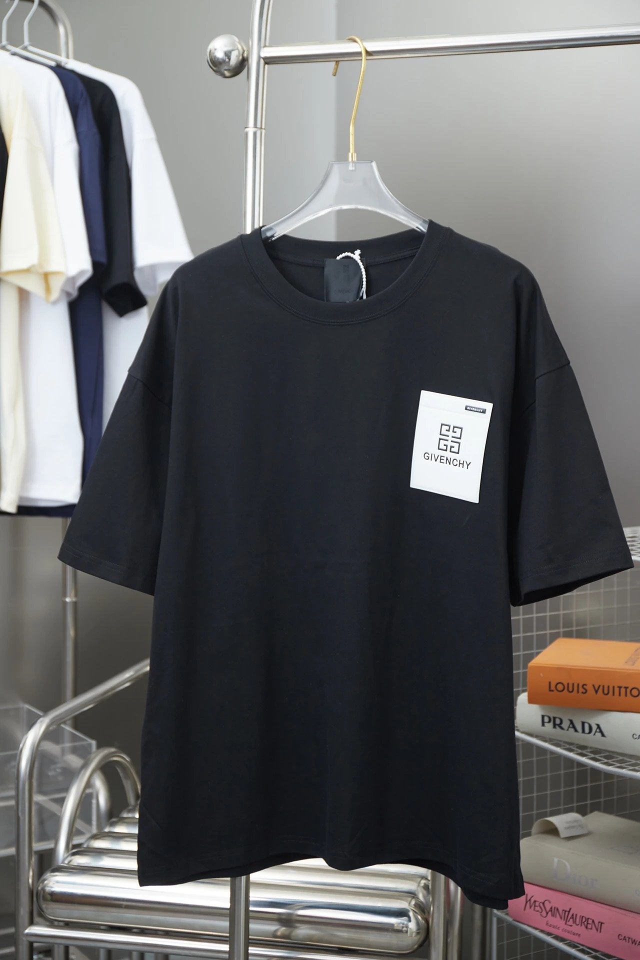 Givenchy T-shirt 25SS Early Spring New 3D Leather Tag with Metal Letters logo Round Neck Short Sleeve Unisex T T-shirt