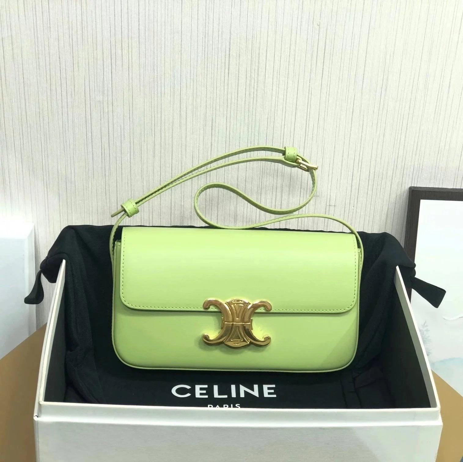 Celine women's bag Top version 【Original Leather】2021Spring and Summer New Arc De Triomphe Underarm Bag Celin*Women's Bag TRIOMPHECANVAS Underarm Bag Cow Leather Backpack Logo Printed Sheepskin Lining Underarm Bag Leather Shoulder Strap Shoulder Back19414