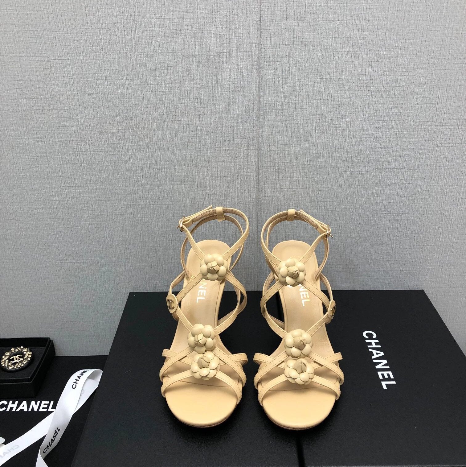 Chanel Shoes Popular Super Beautiful Flowers This Season/Sandals Series Hundred Feet Match Super Slimming Really，Matching Style Classic Chain Accessories，A Very Beautiful Sandals，Spring and Summer Essential Order