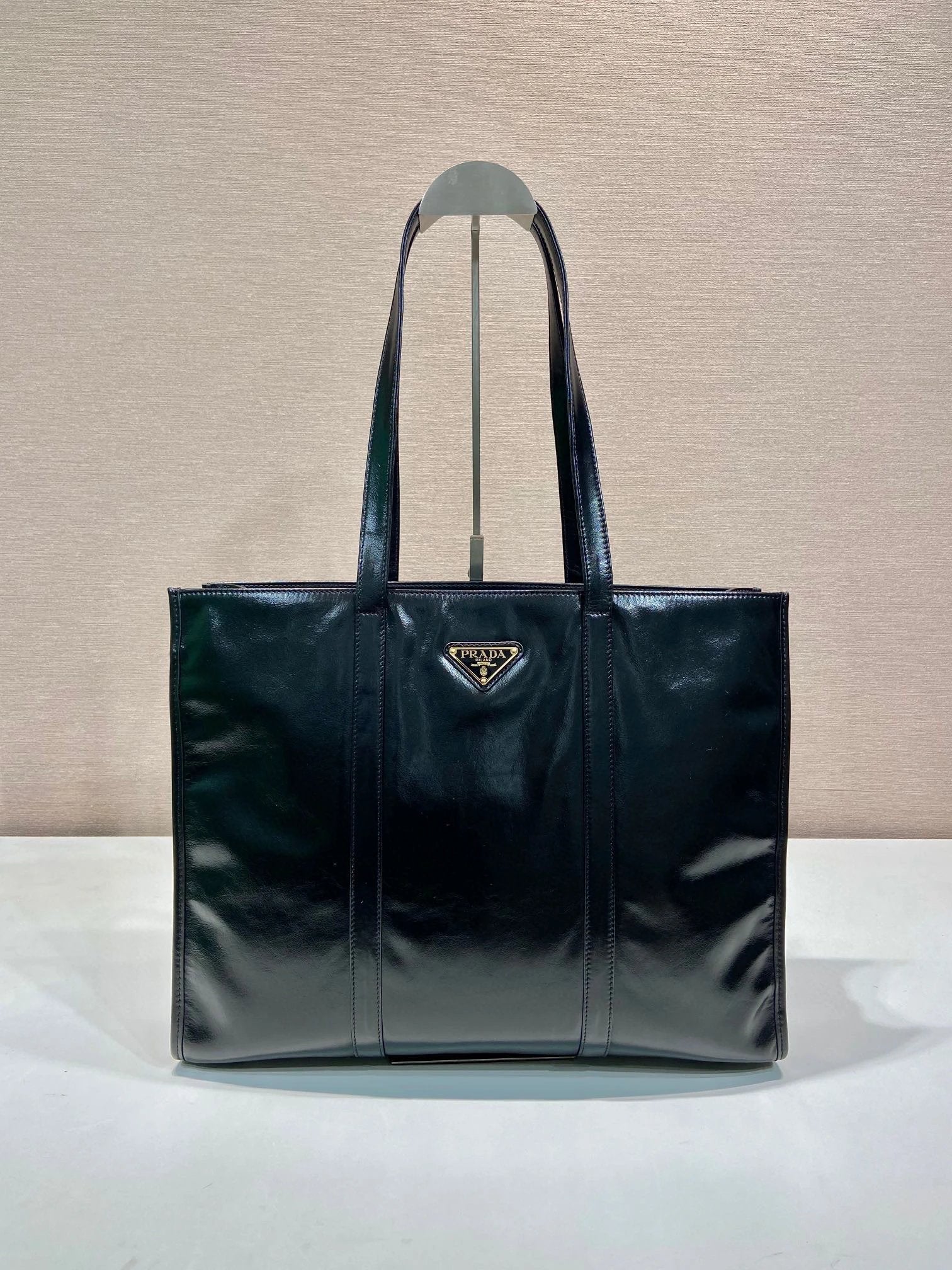 PRADA Bag Top version Latest Enamel Metal Triangle Mark Logo Tote Bag tote Bag Shopping Bag Handbag Oil Wax Leather Extra Large Messenger Bag Shoulder Bag Handbag Hand Bag Underarm Bag Women's Bag1BG460