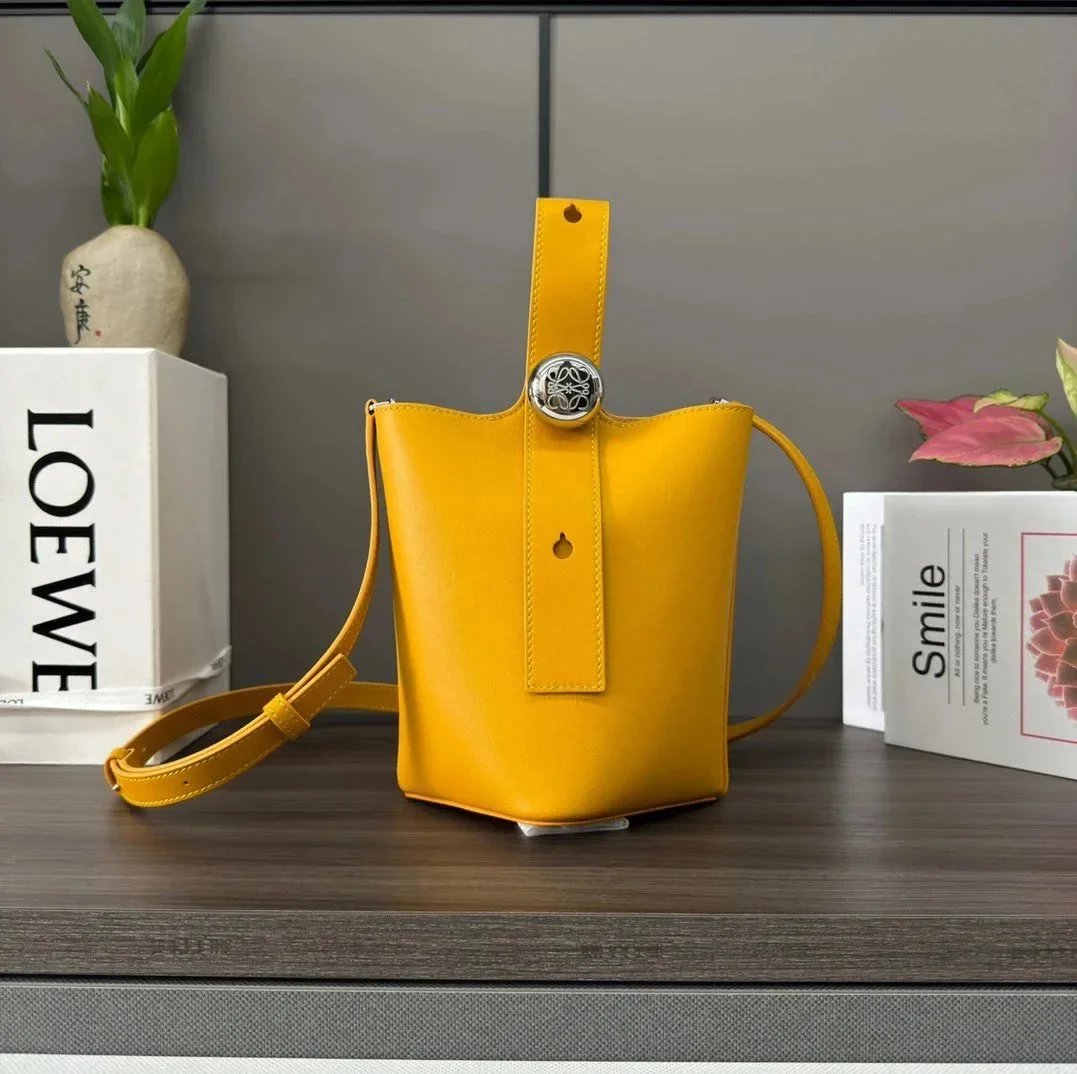 LOEWE Women's Bag Top version 【Super Original Factory Grade Surrogate Shopping】2024All New mini Vegetable basket bag mini Size Soft Grain Cow Leather PebbleBucket Bucket Bag Portable Messenger Bag Vegetable Basket Bucket Bag Vegetable Basket New Women's B