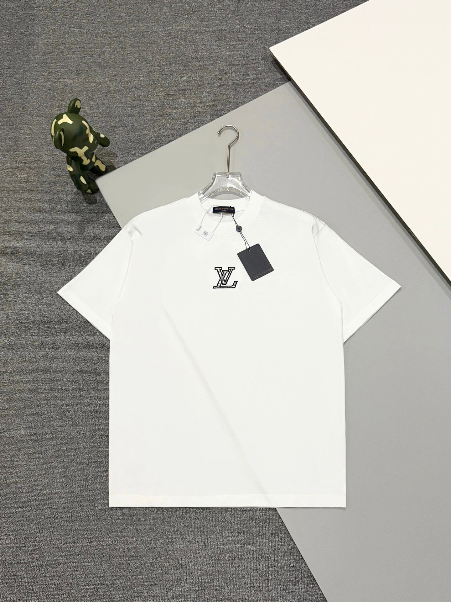 Louis Vuitton LV T-shirt Back Patch Embroidery logo round Neck Short Sleeve25ss New Pure Cotton Unisex Style T T-shirt OS Loose Fit Base Shirt Half Sleeve T-Shirt Top Half Sleeve